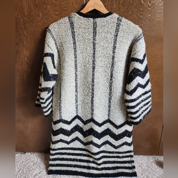 Chevron Printed Cardigan - Picture 9 of 10